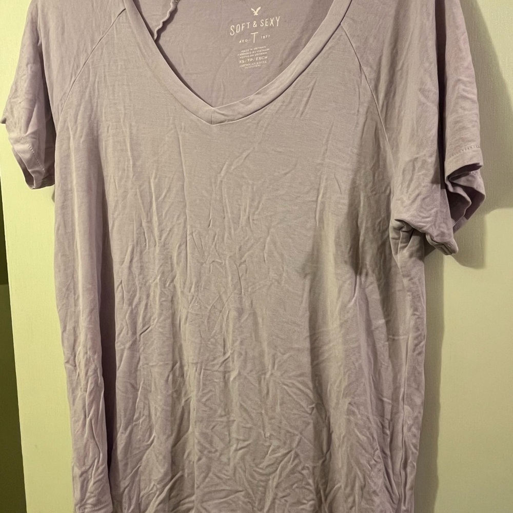 American Eagle Outfitters Soft & Sexy V-Neck Tee in Lavender Gray